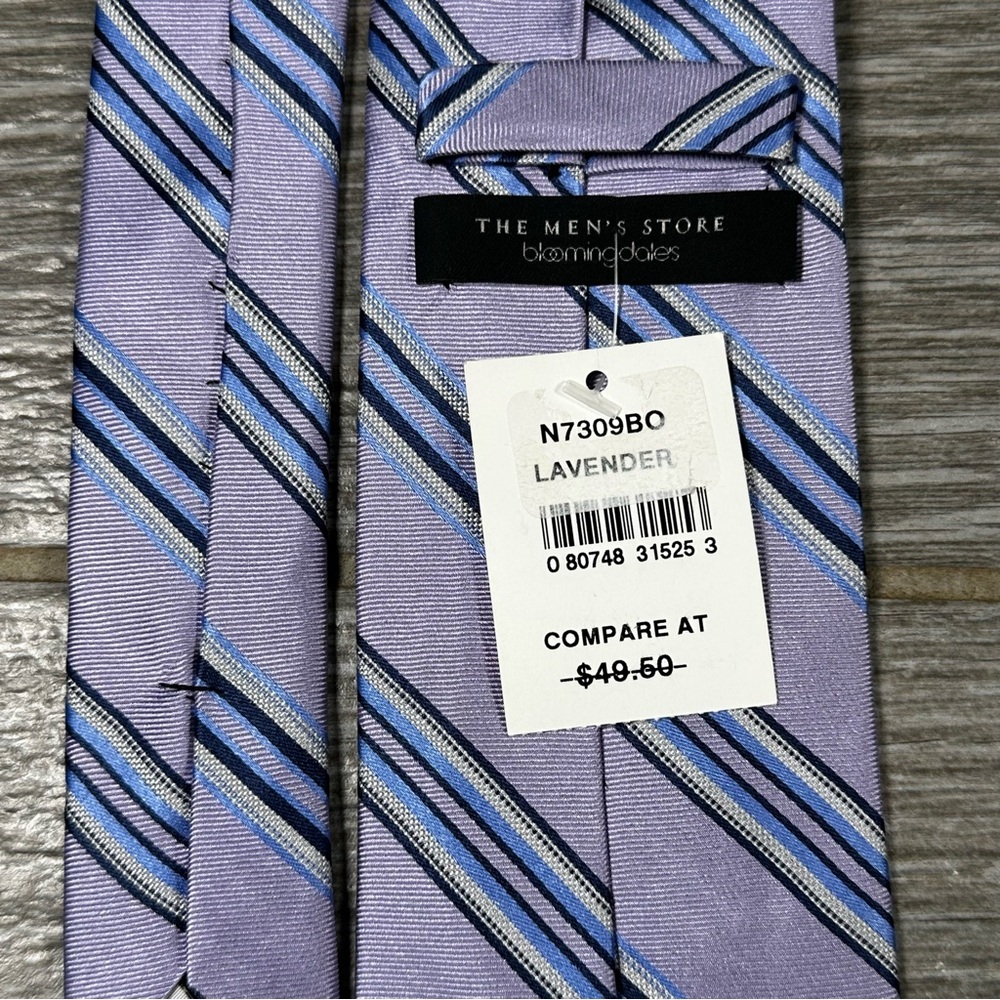 Bloomingdale's Men's Silk Neck Tie Lavender Blue Striped Designer NWT - Picture 3 of 5